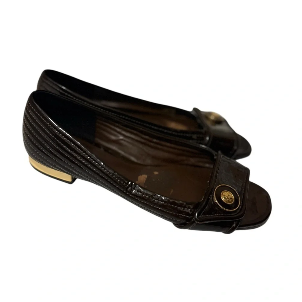 Tory burch Elegant Brown Women's shoes in hood condition just inside peeled